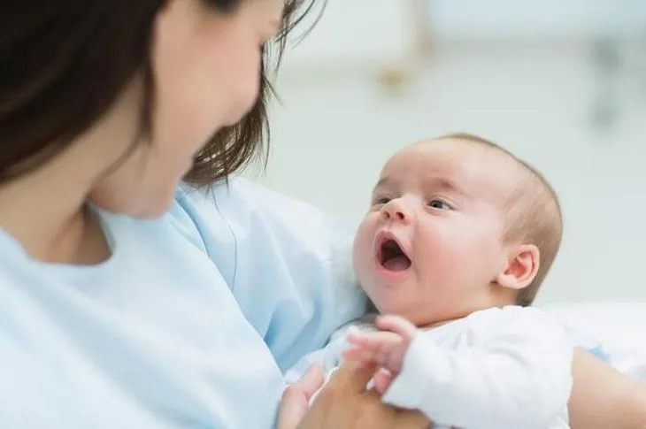 Jak uzyskać wypis na żądanie po porodzie? Praktyczny przewodnik dla mam