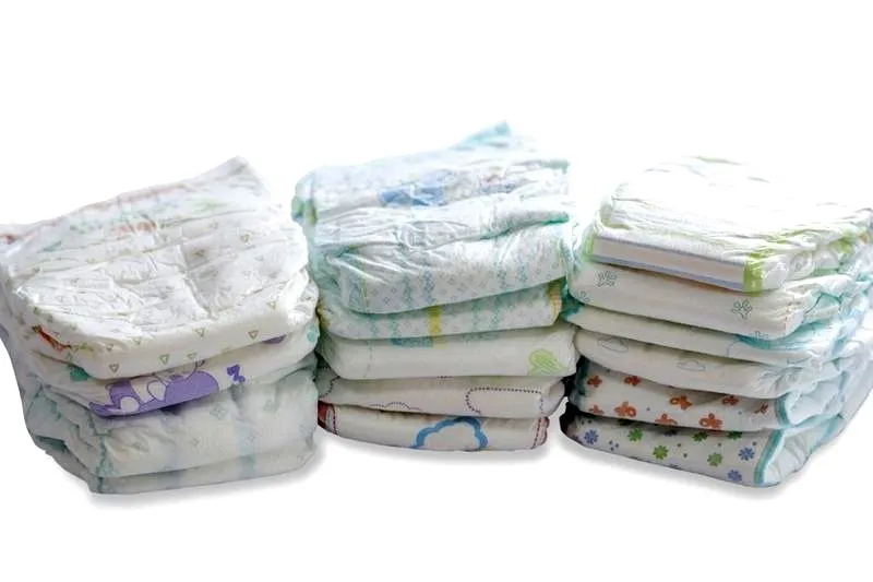 Jak wybrać pieluchy dla noworodka, aby uniknąć podrażnień i zapewnić mu komfort?