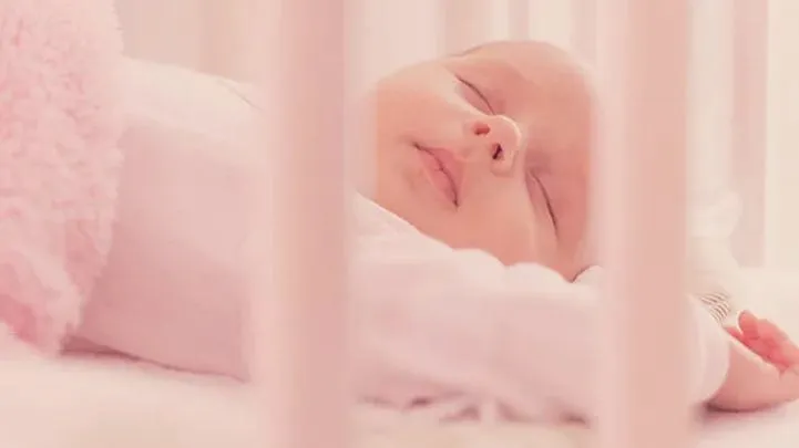 Krwawienie 2 miesiące po porodzie – kiedy jest normalne, a kiedy wymaga konsultacji?